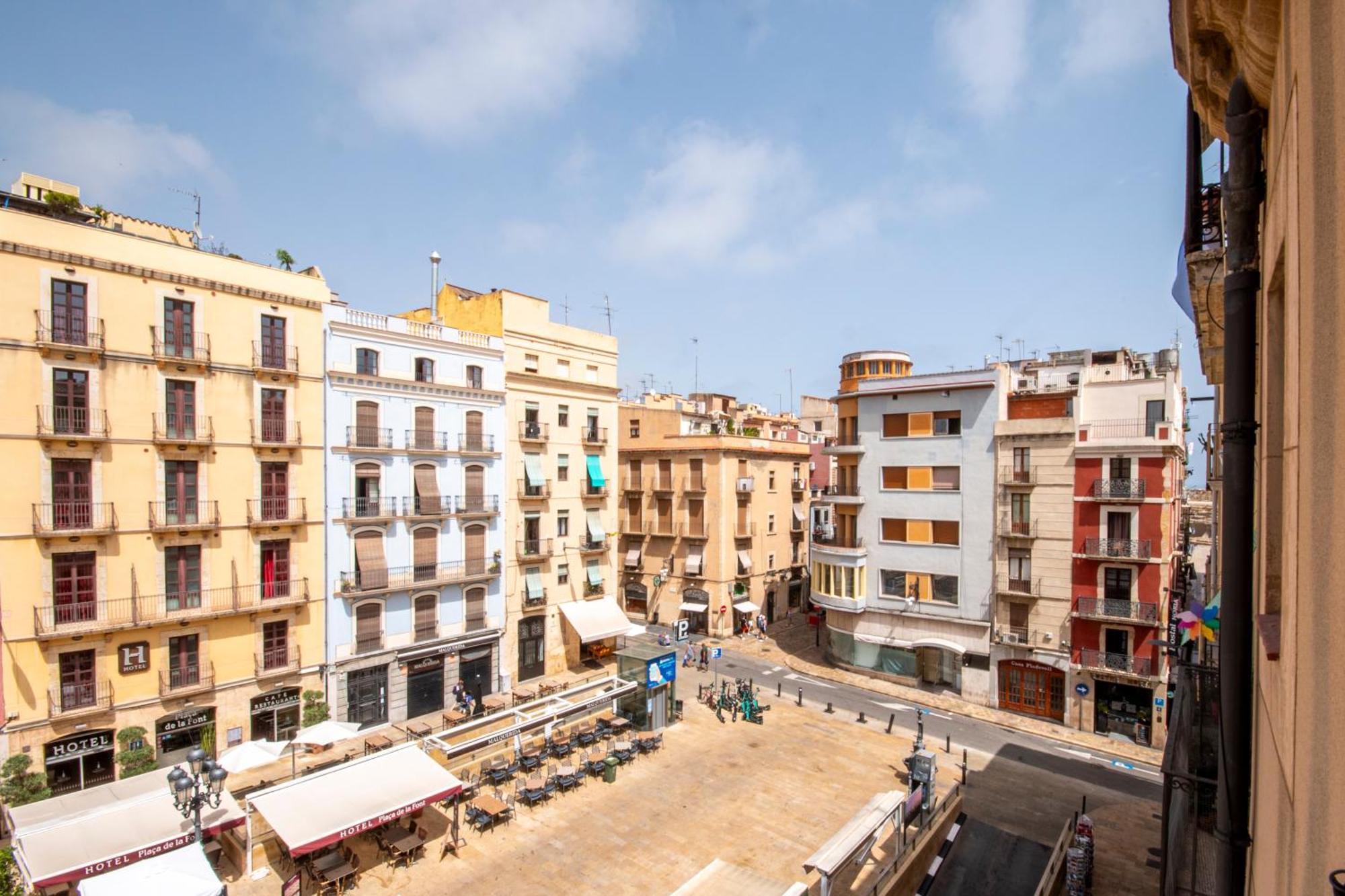 Design Apartment Placa La Font Tarragona Bagian luar foto
